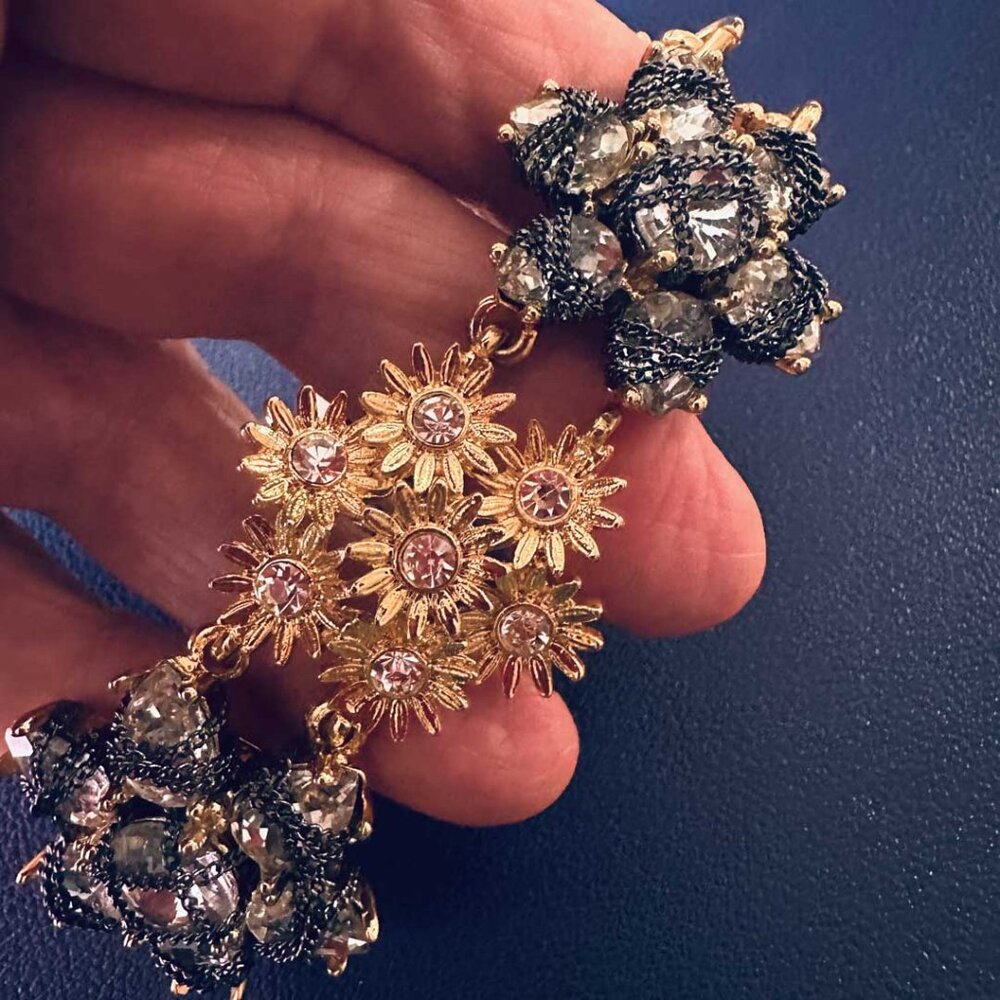 NWT Ann Taylor Floral Daisy Rhinestone Party Bracelet - A Statement